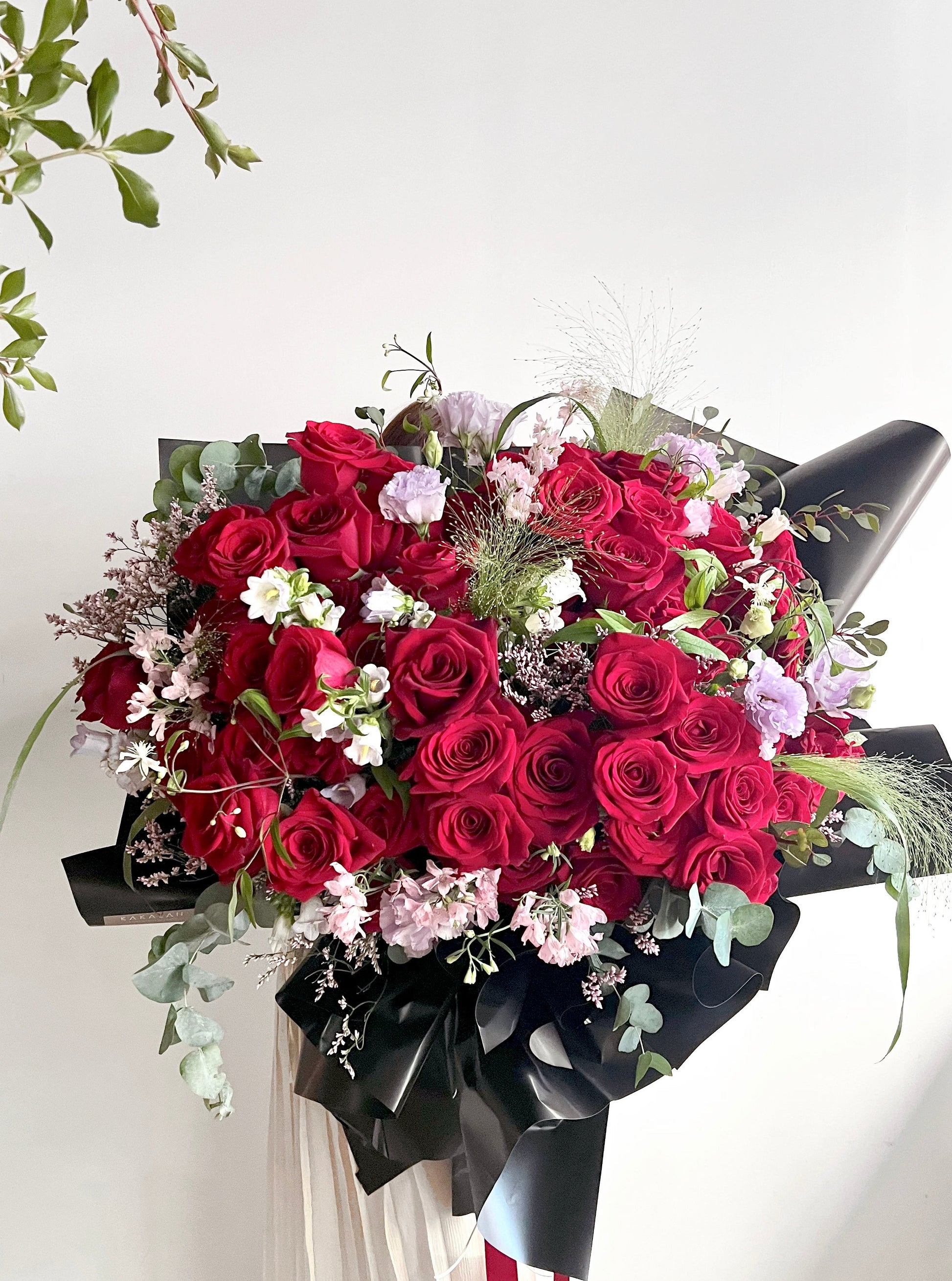 bunch of red roses for marry proposal