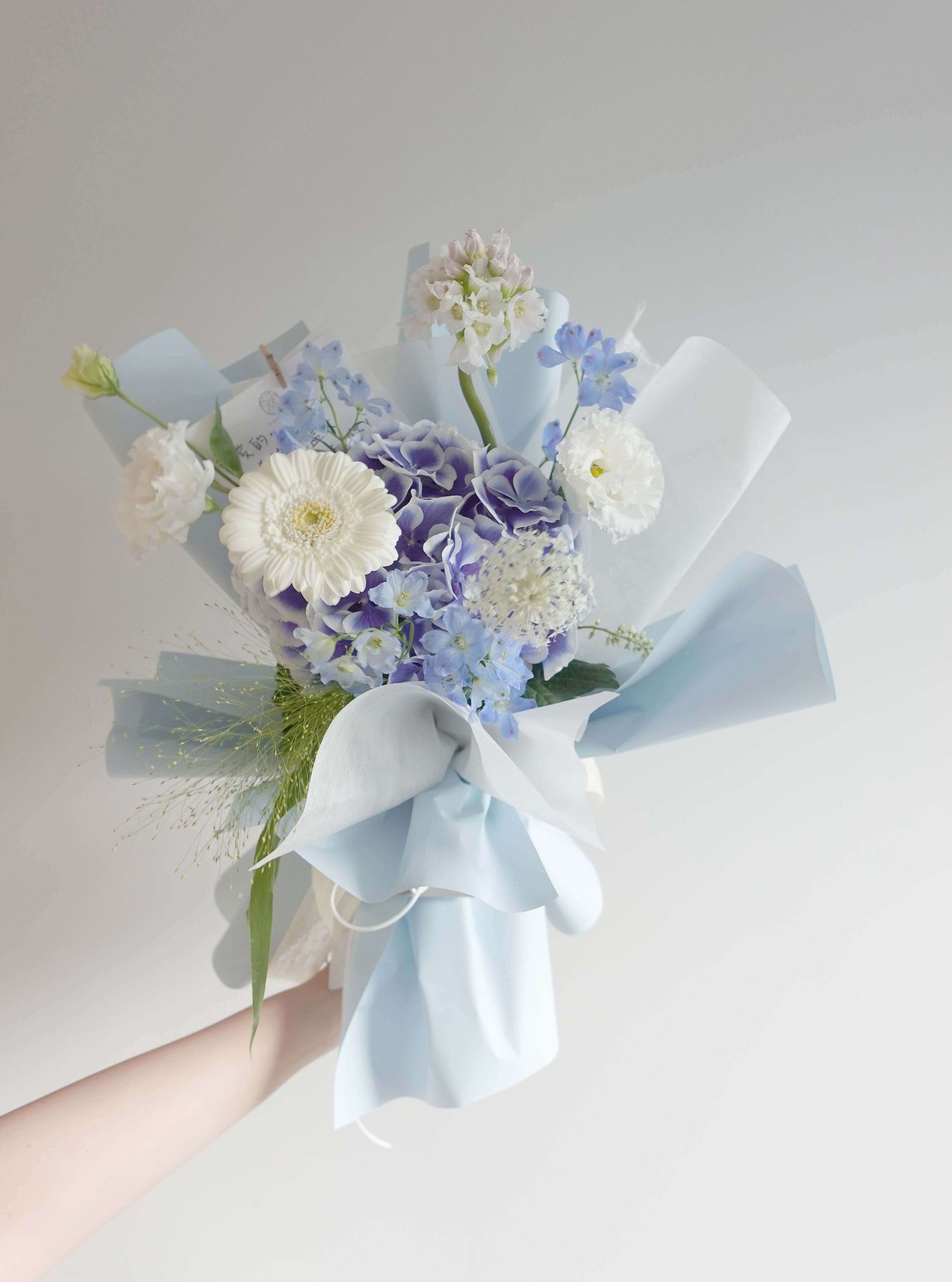 Blue and white tone flower bouquet